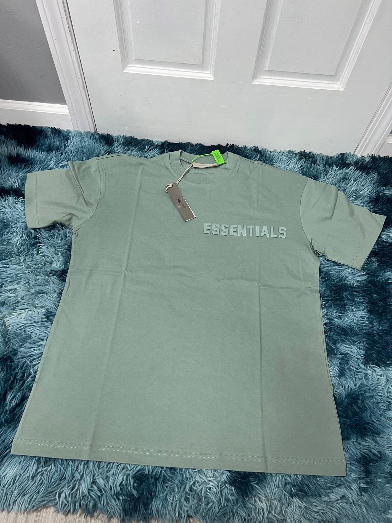 ESSENTIAL SHIRT