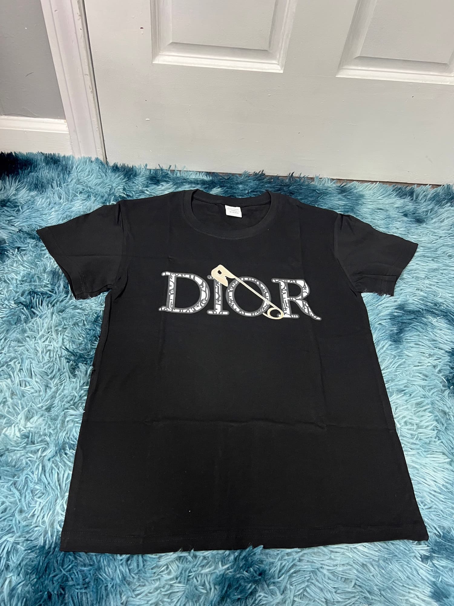 DIOR NO TAG
