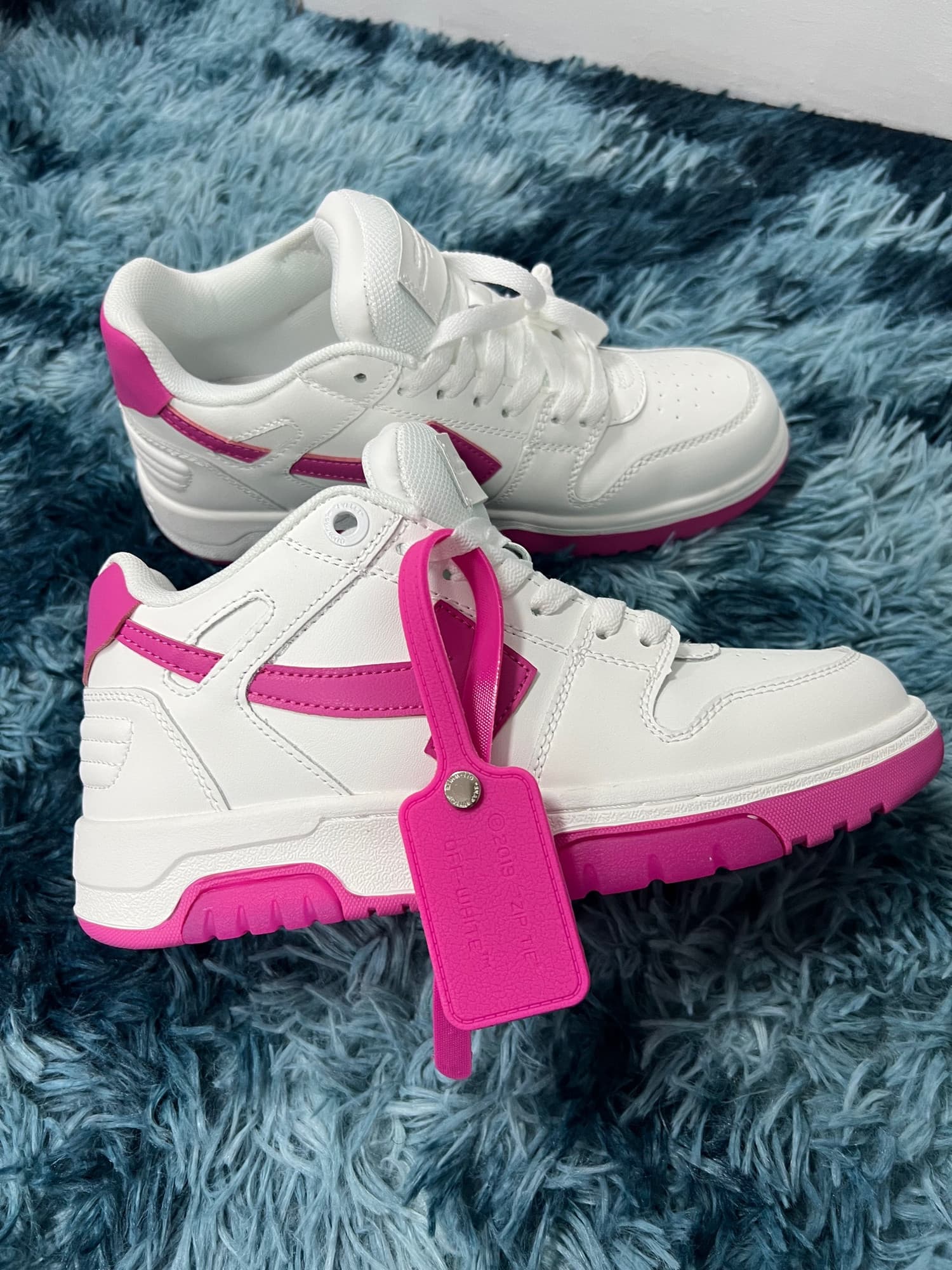 OFF-WHITE SNEAKER