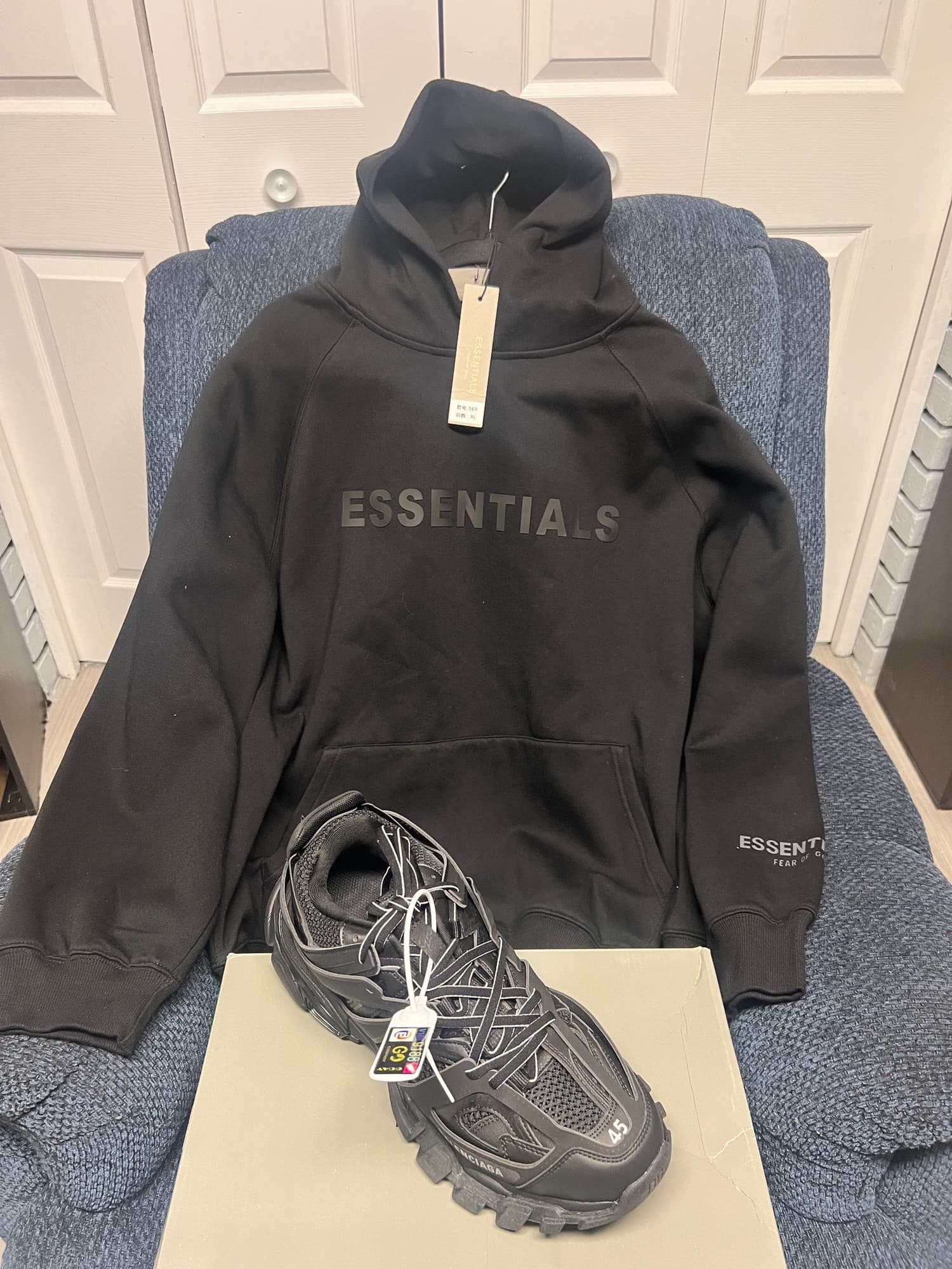 Balenciaga and essential set