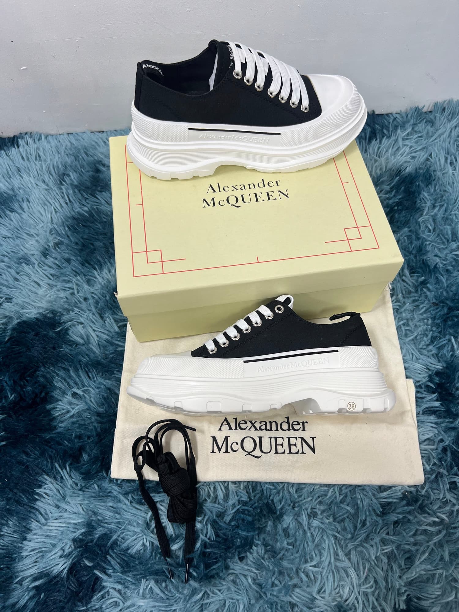 ALEXANDER McQEEN