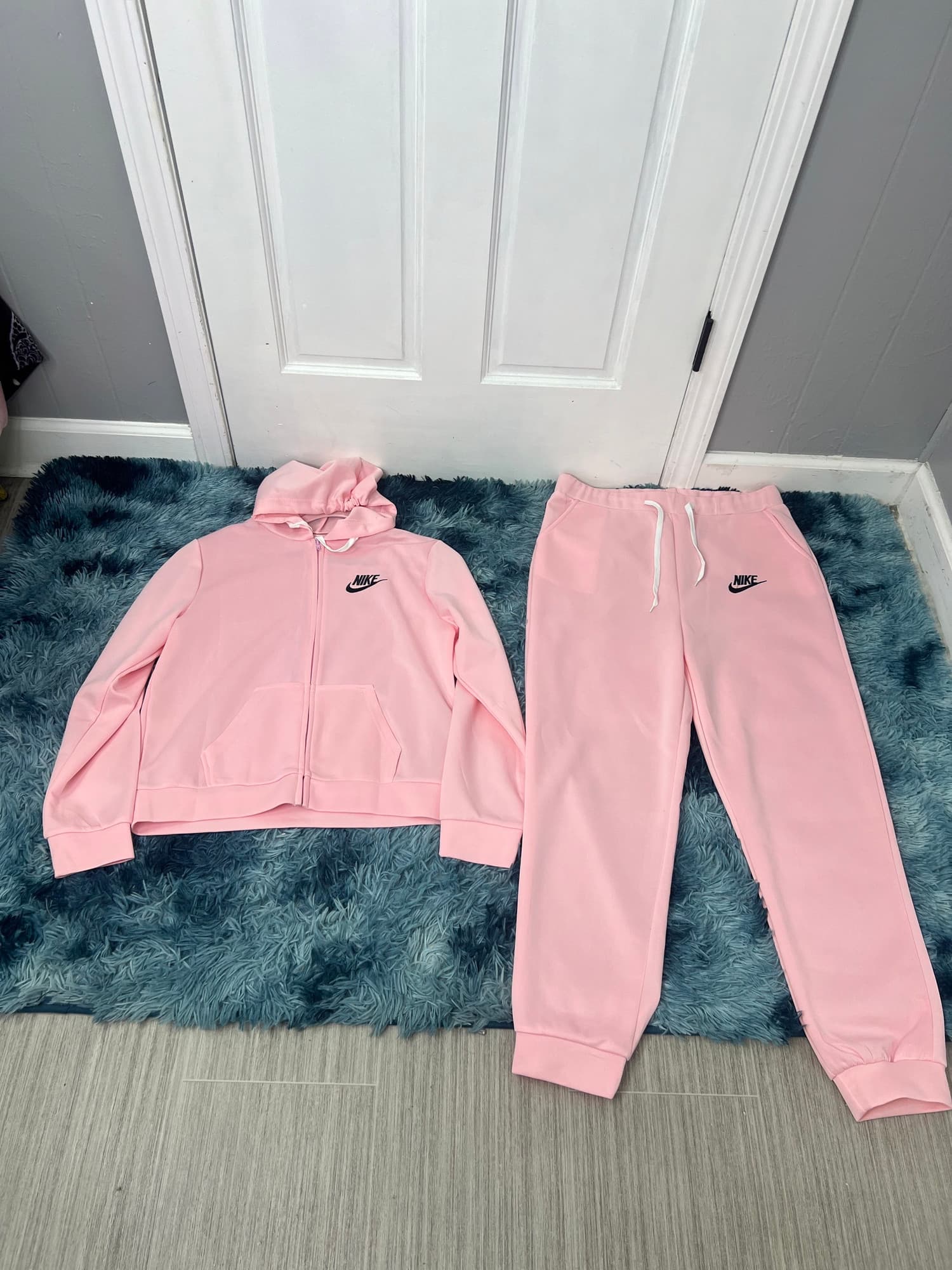 NIKE WOMEN SET