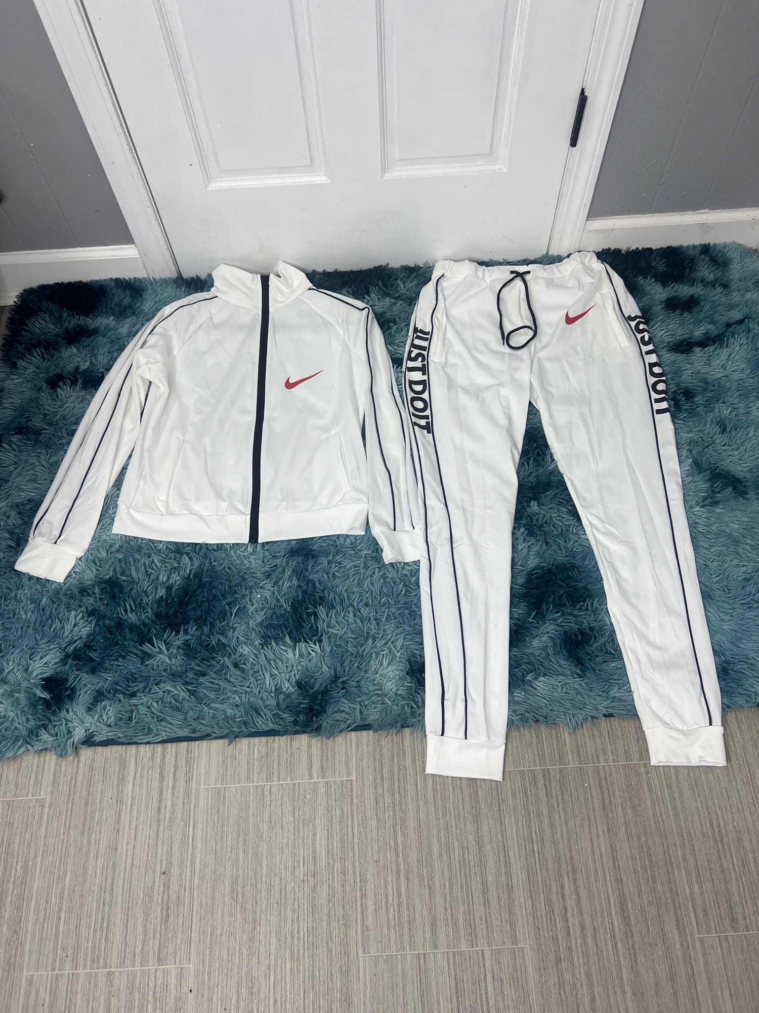 NIKE WOMEN SET