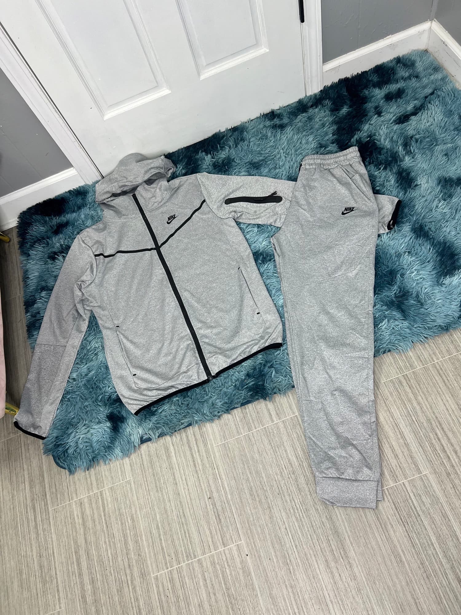 NIKE
