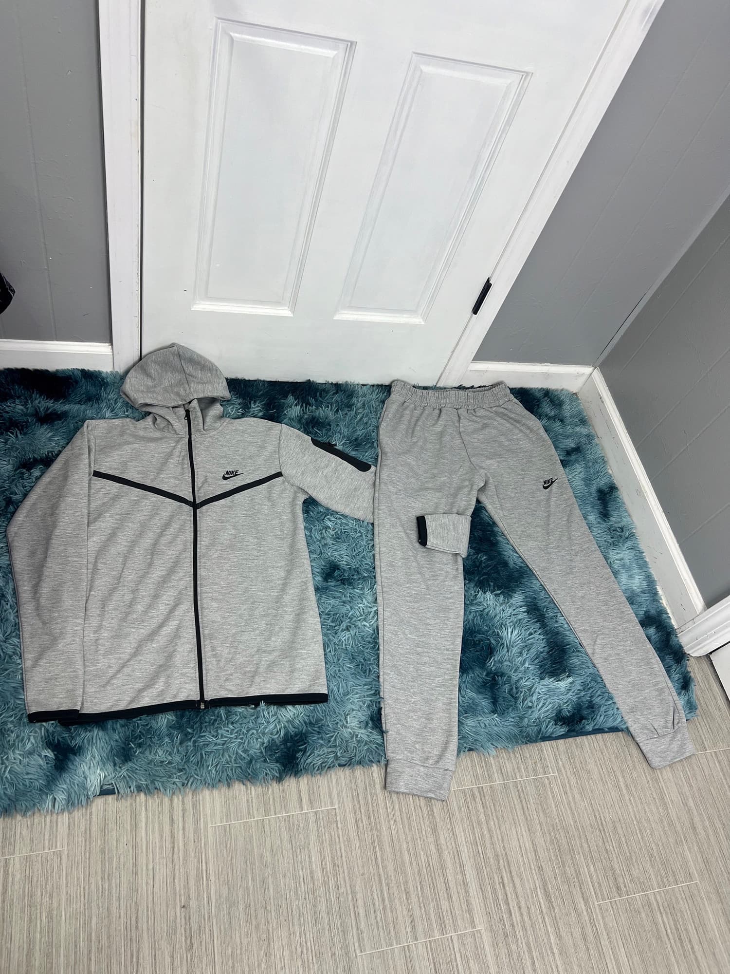 NIKE