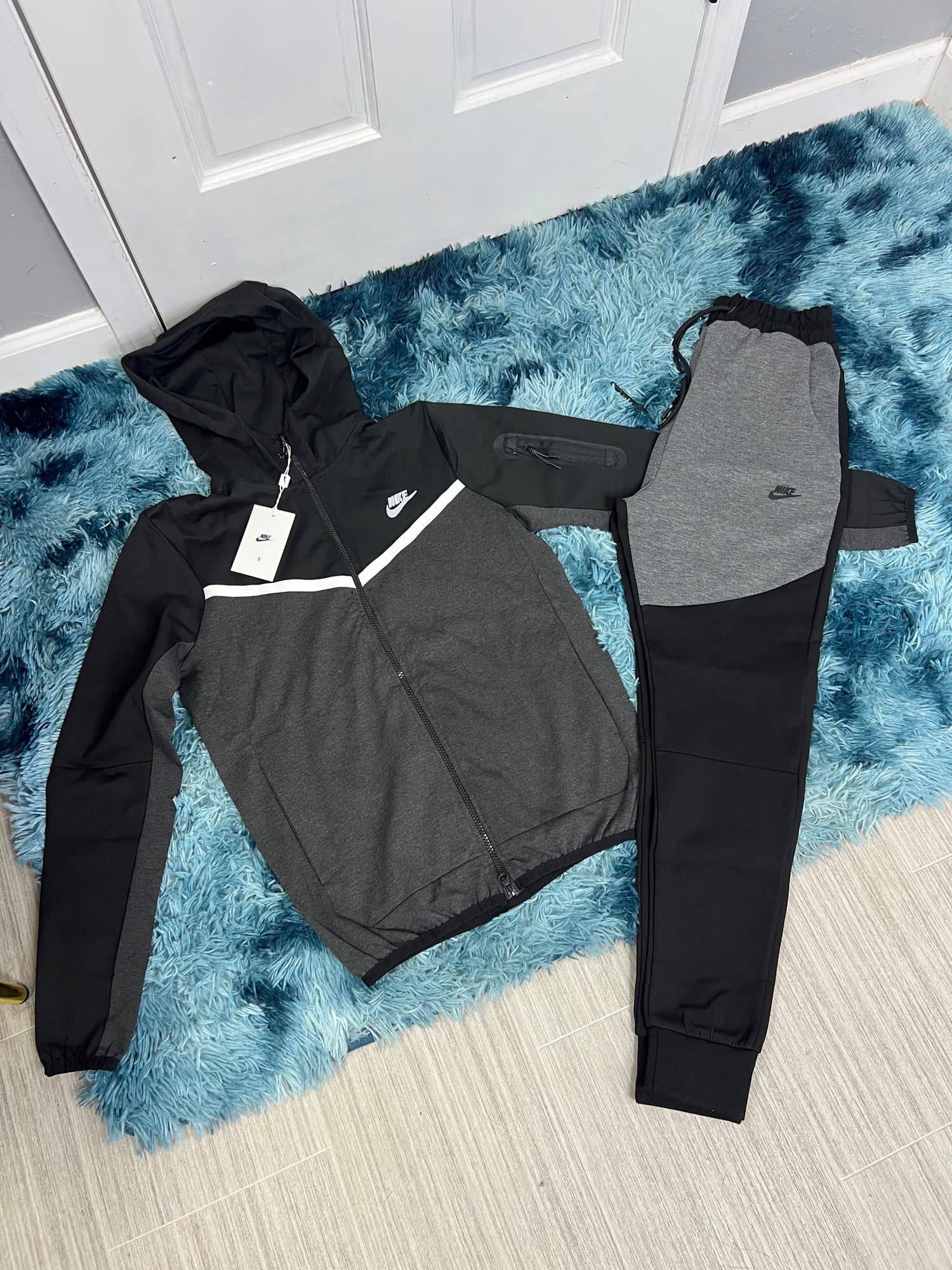 NIKE TECH