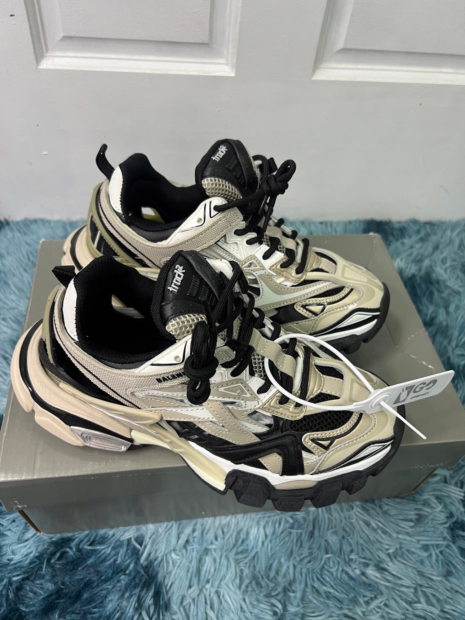 BALENCIAGA TRACK